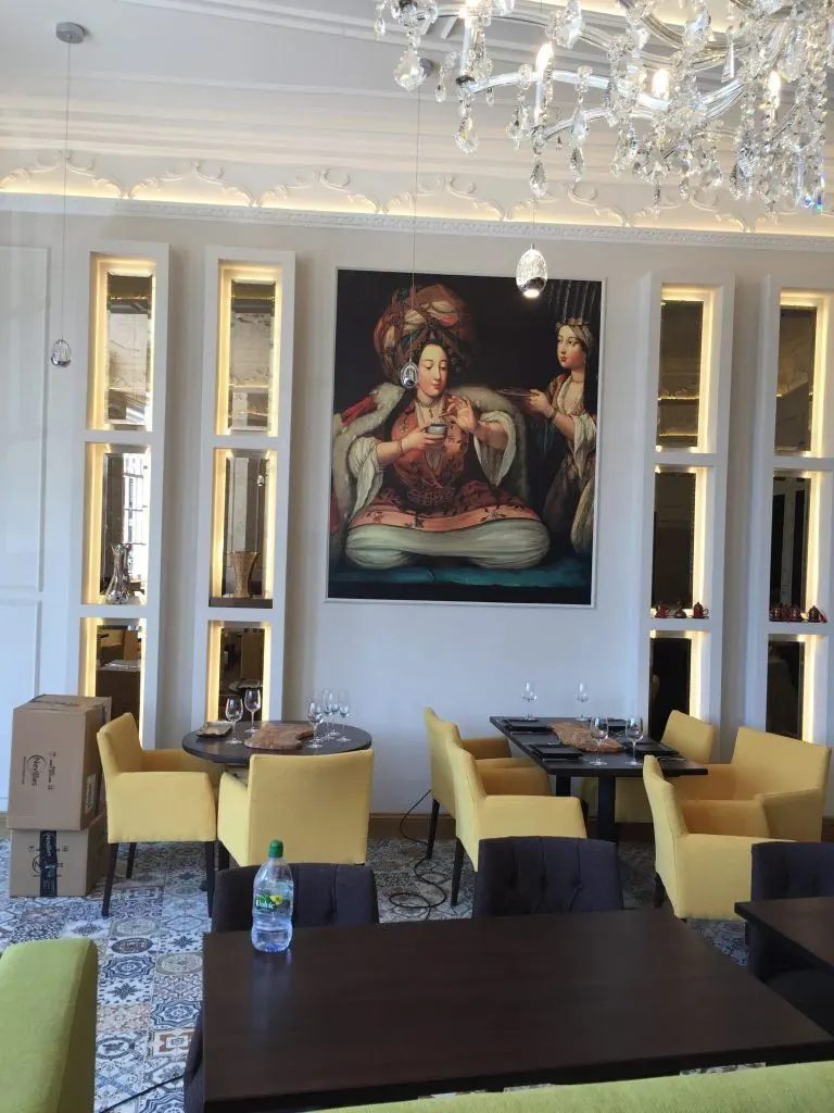 Restaurant interior with made-to-measure mirror panels — Glass & mirror designs in Enfield Wash